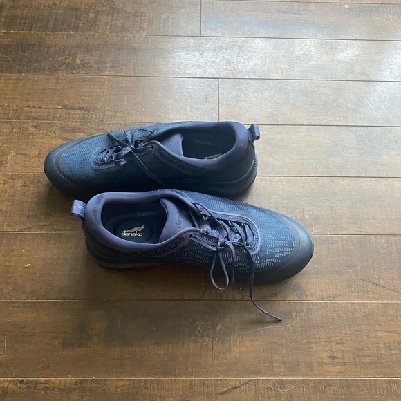 Dansko Makayla Outdoor Waterproof lightweight sneakers - Picture 13 of 14